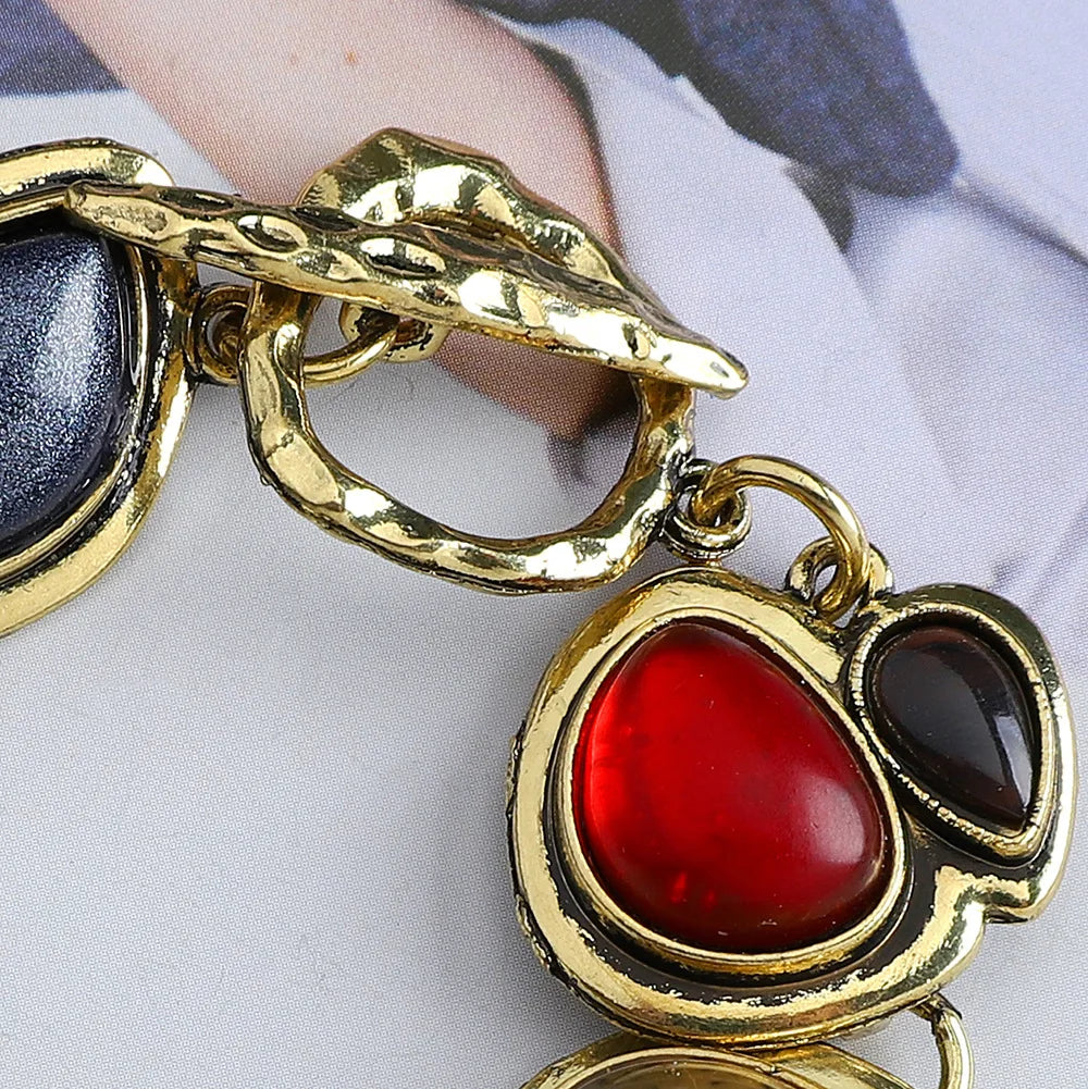 Athena bracelet in gold