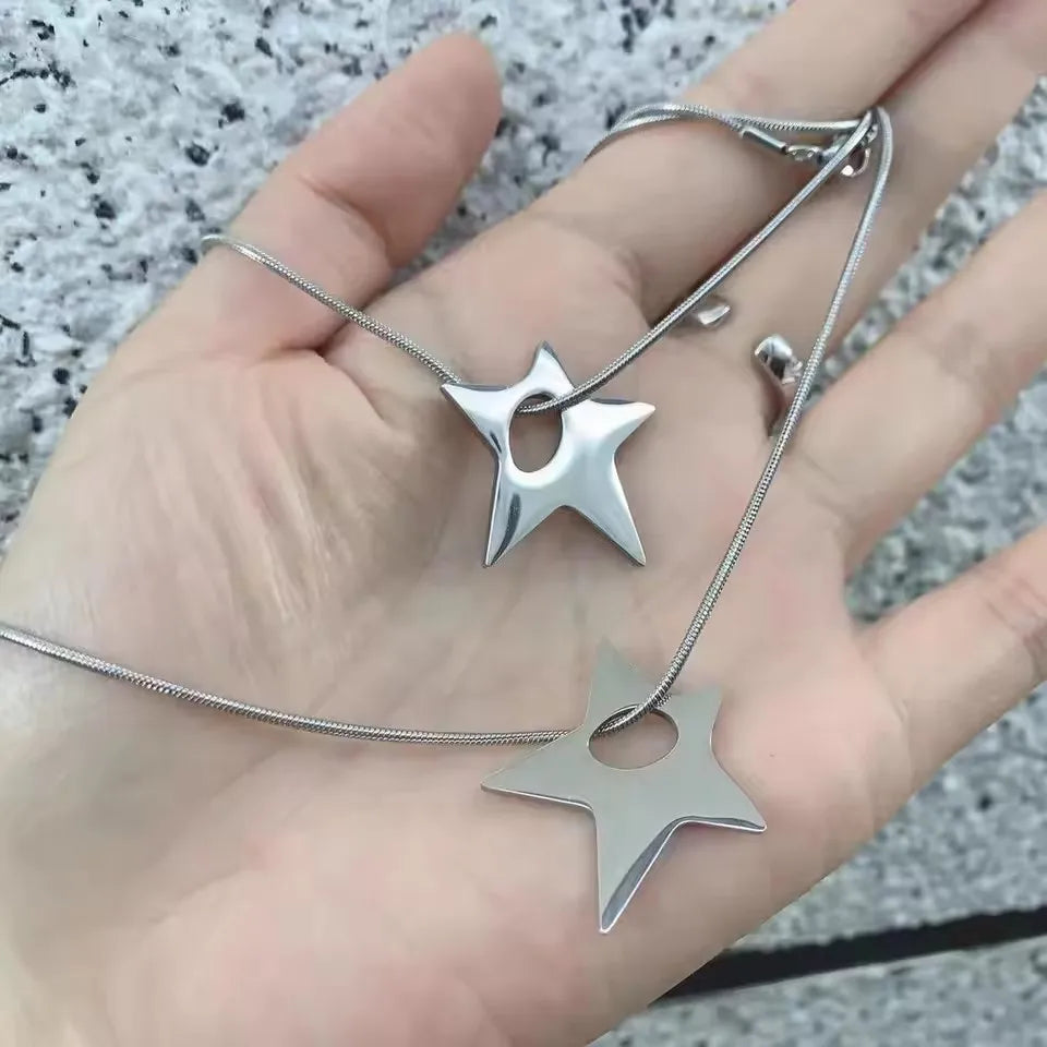 Hollow muse necklace